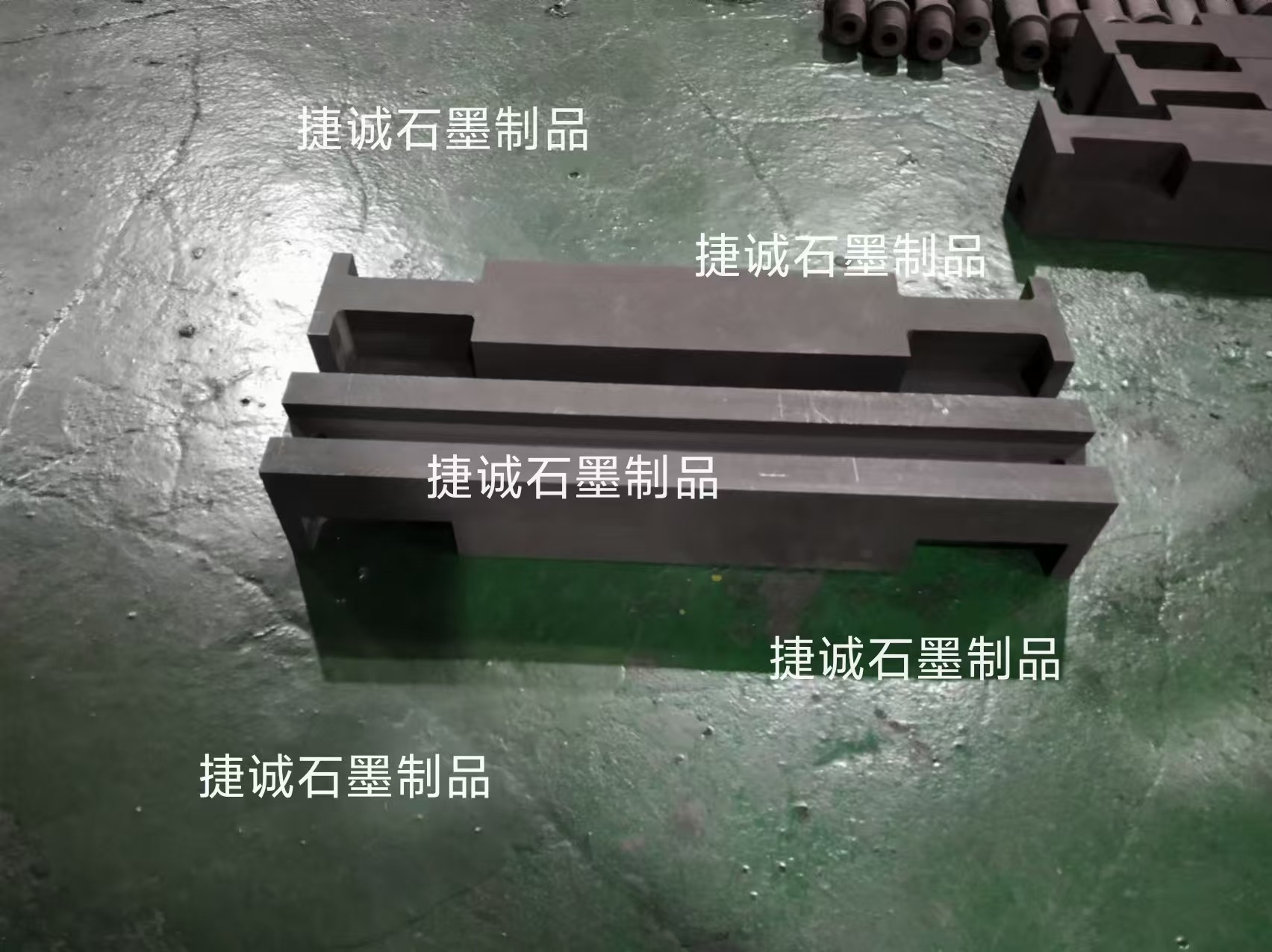 真空爐石墨橫梁對環境的敏感性如何